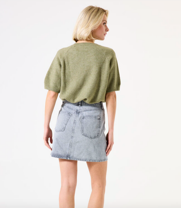 Pullover sweater