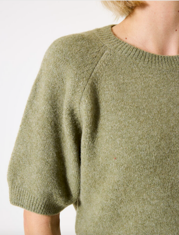Pullover sweater
