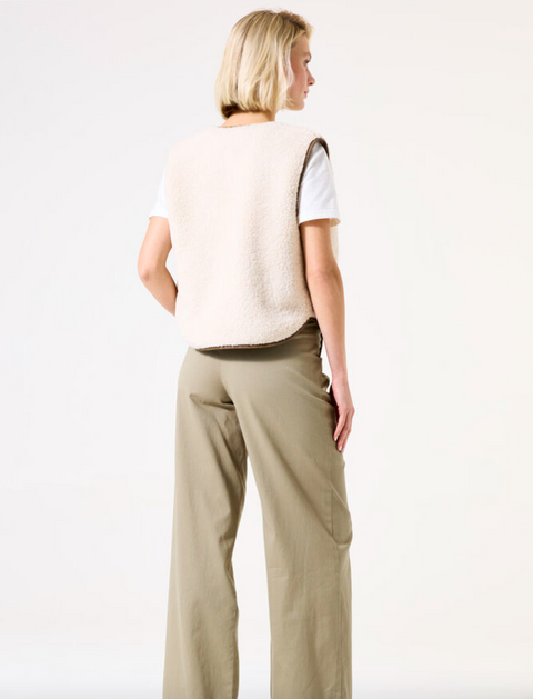 Reversible vest