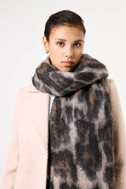 Chunky cheetah scarf