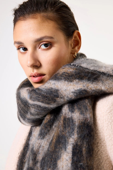 Chunky cheetah scarf