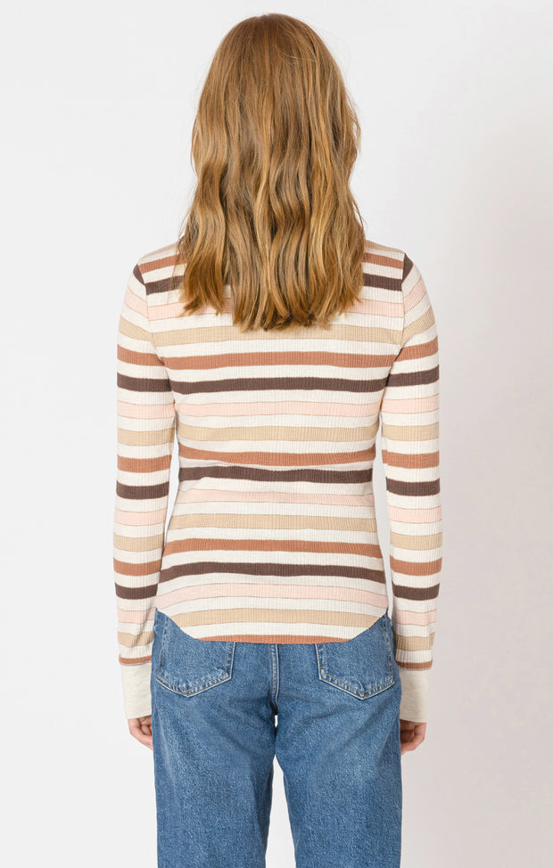 Ribbed neckline tee